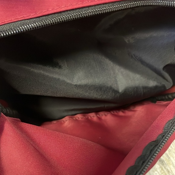 Nike Duffle Bag 1 zipper tab broke but still works fine - Picture 8 of 13